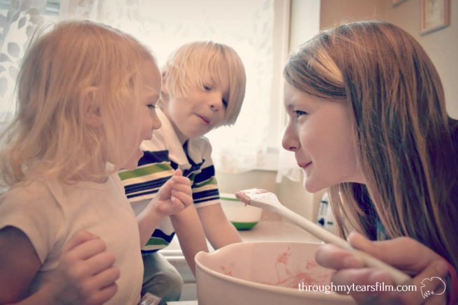 Baking Lily's 3th birthday cake